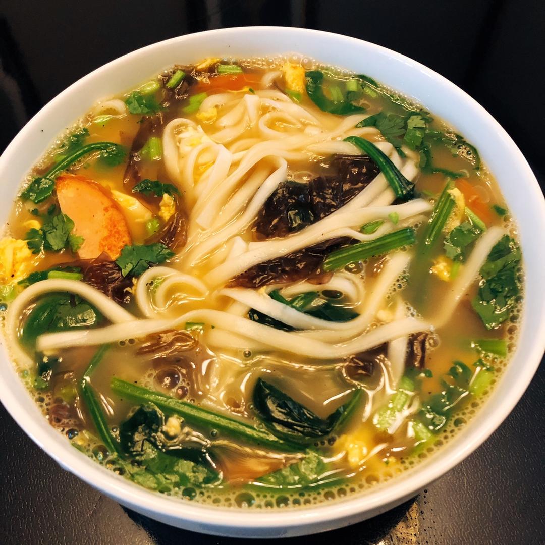 菠菜鸡蛋面