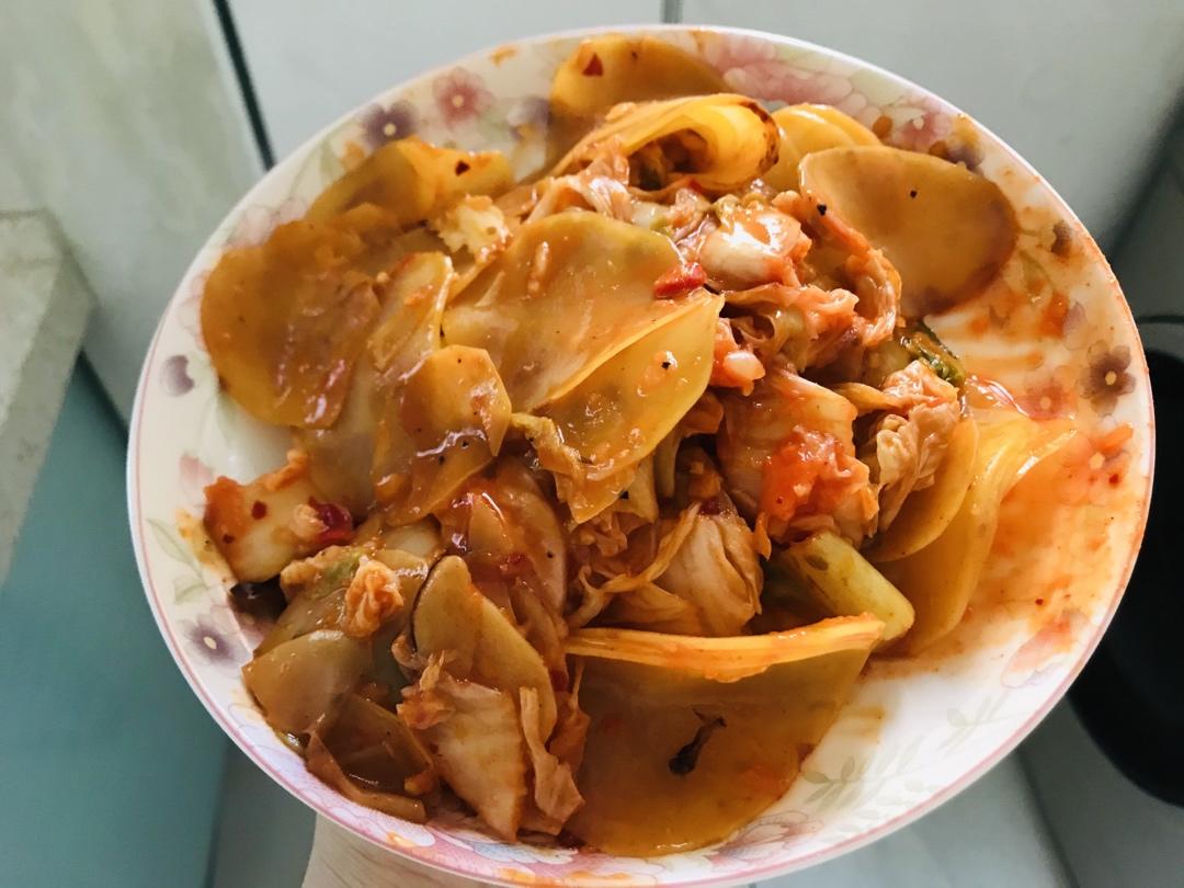 辣白菜炒土豆片