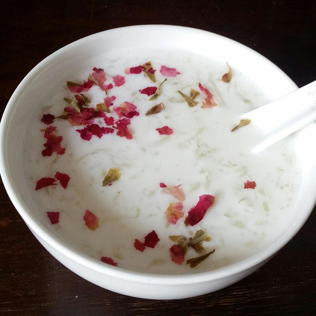 玫瑰鲜奶燕窝的做法