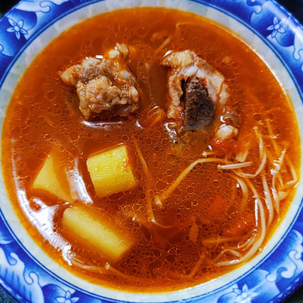 番茄土豆玉米排骨汤