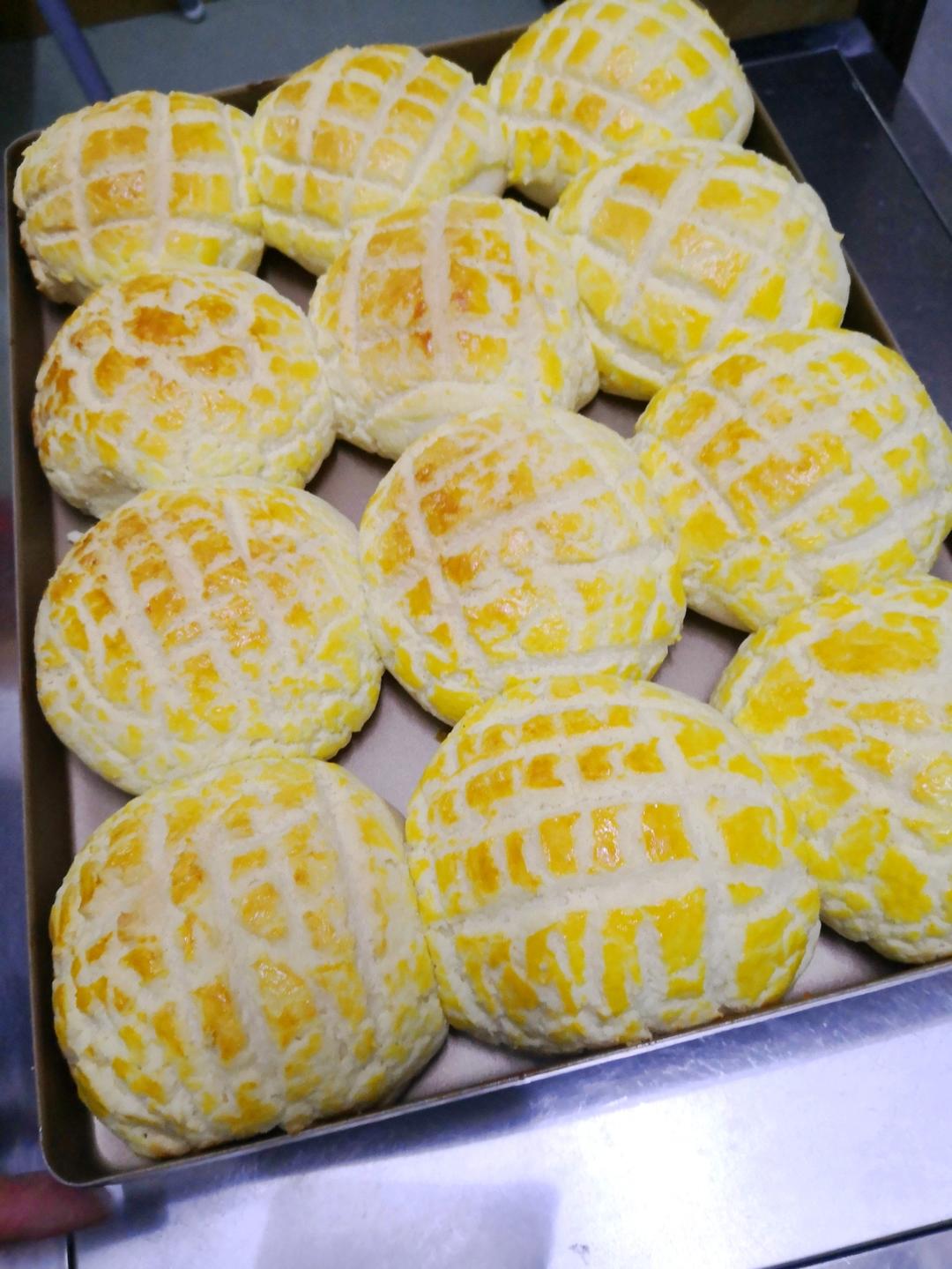 好吃到炸裂的港式菠萝包（附带制作酥皮的小视频）