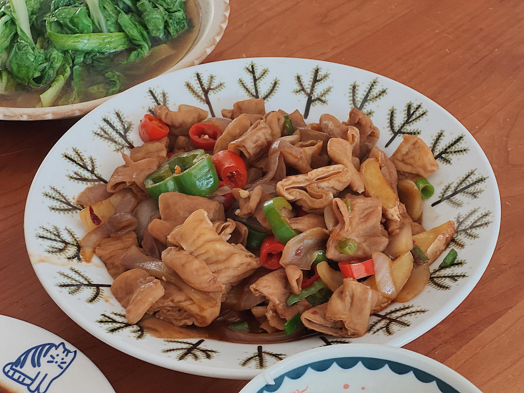 🔥干煸肥肠这样做，实在是太香了，好吃到停不下来😄