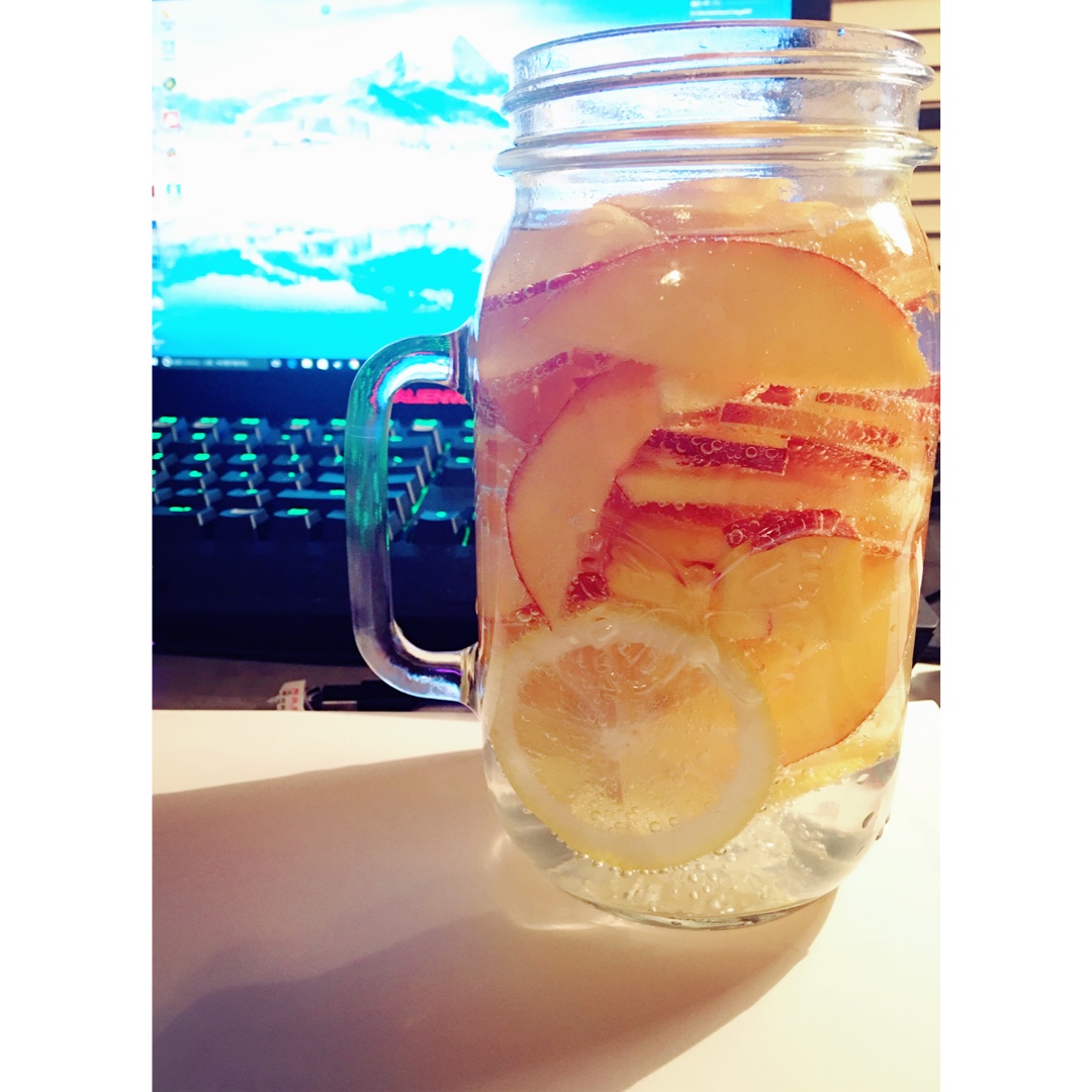 黄桃柠檬果饮