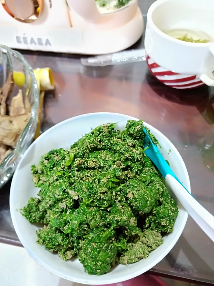 补铁辅食:菠菜猪肝泥的做法