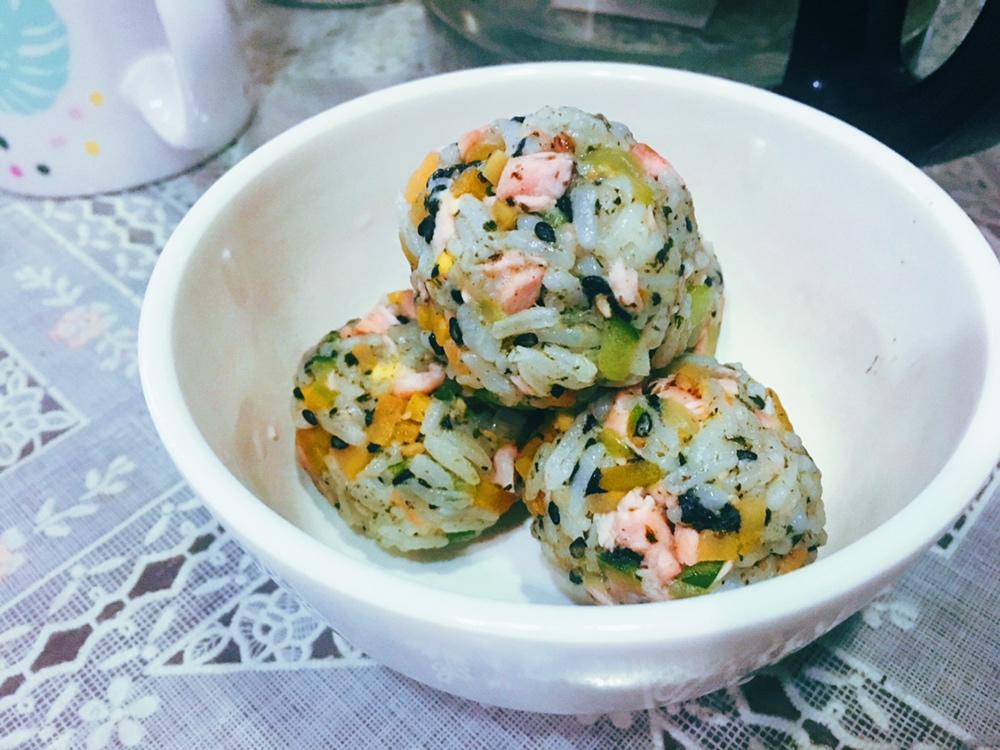 小盆友超爱的肉松饭团子