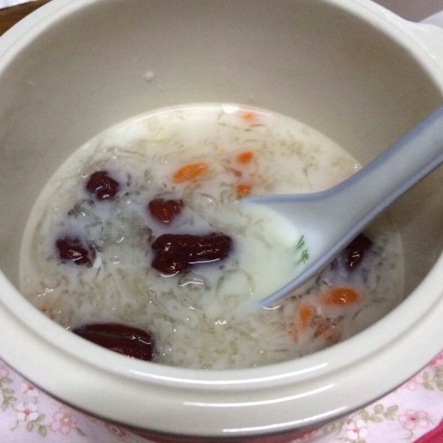 椰汁燕窝西米露