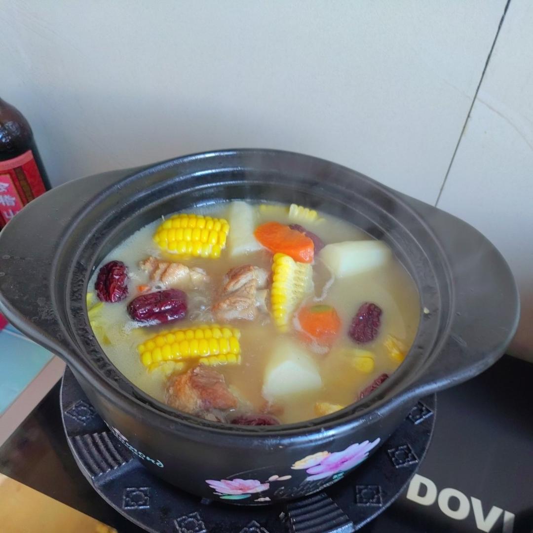 连吃三碗的玉米山药排骨汤
