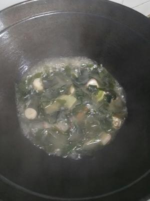 草菇螺旋藻汤的做法 步骤6