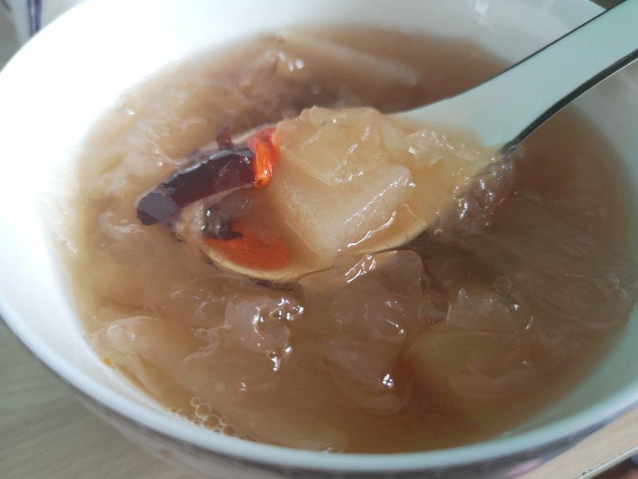 冰糖雪梨银耳羹（电饭煲版本）