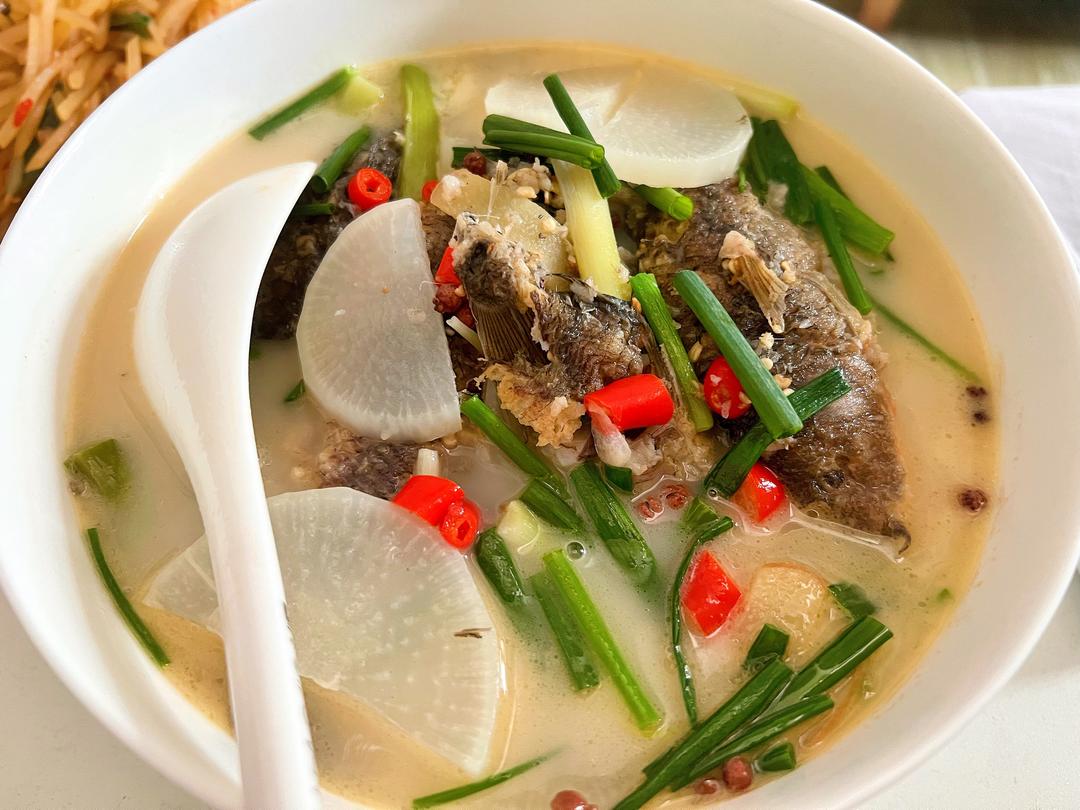 萝卜炖鱼汤（微麻微辣）的做法