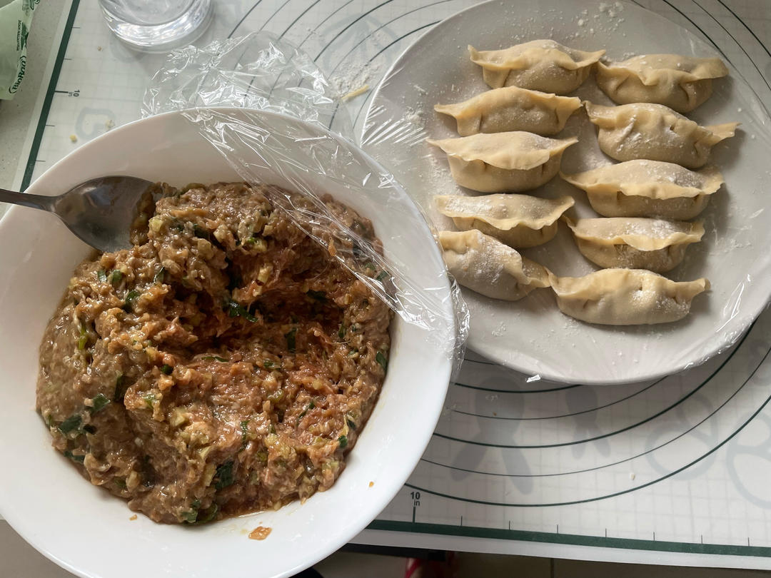 饺子皮（薄而筋道不用一个个擀）