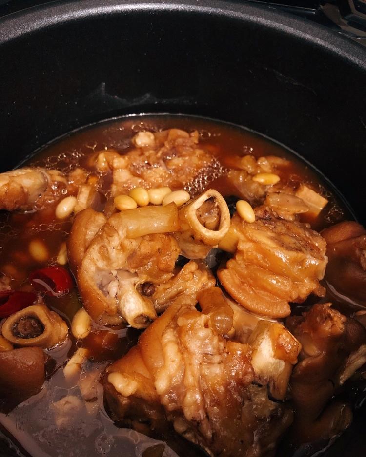 电饭锅黄豆炖猪蹄