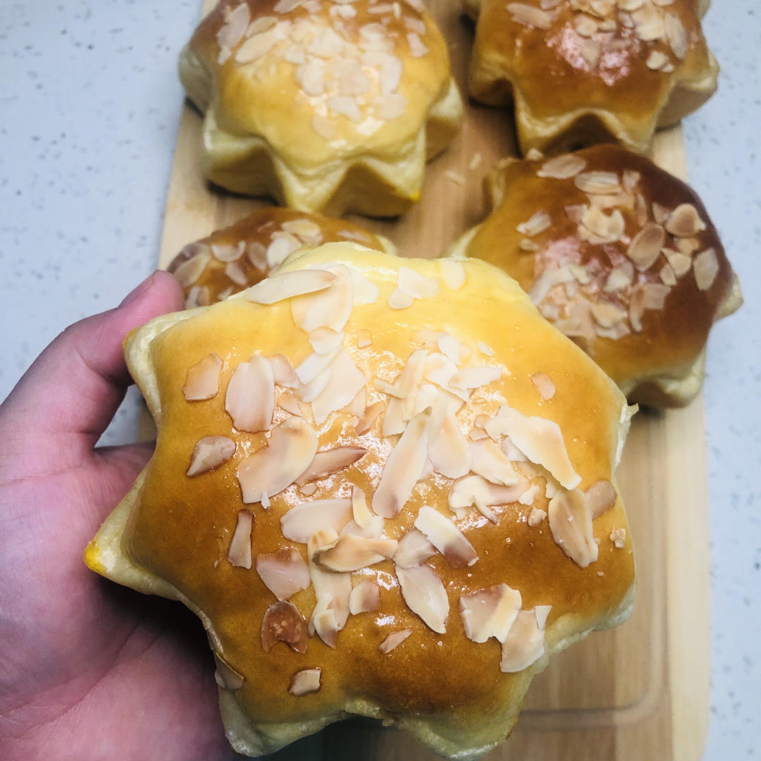 芋泥金沙肉松包