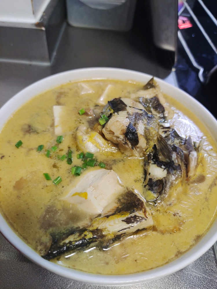 黄鳝（黄鸭叫）豆腐汤，昂刺鱼豆腐汤（品味江南，家常鱼类料理）的做法