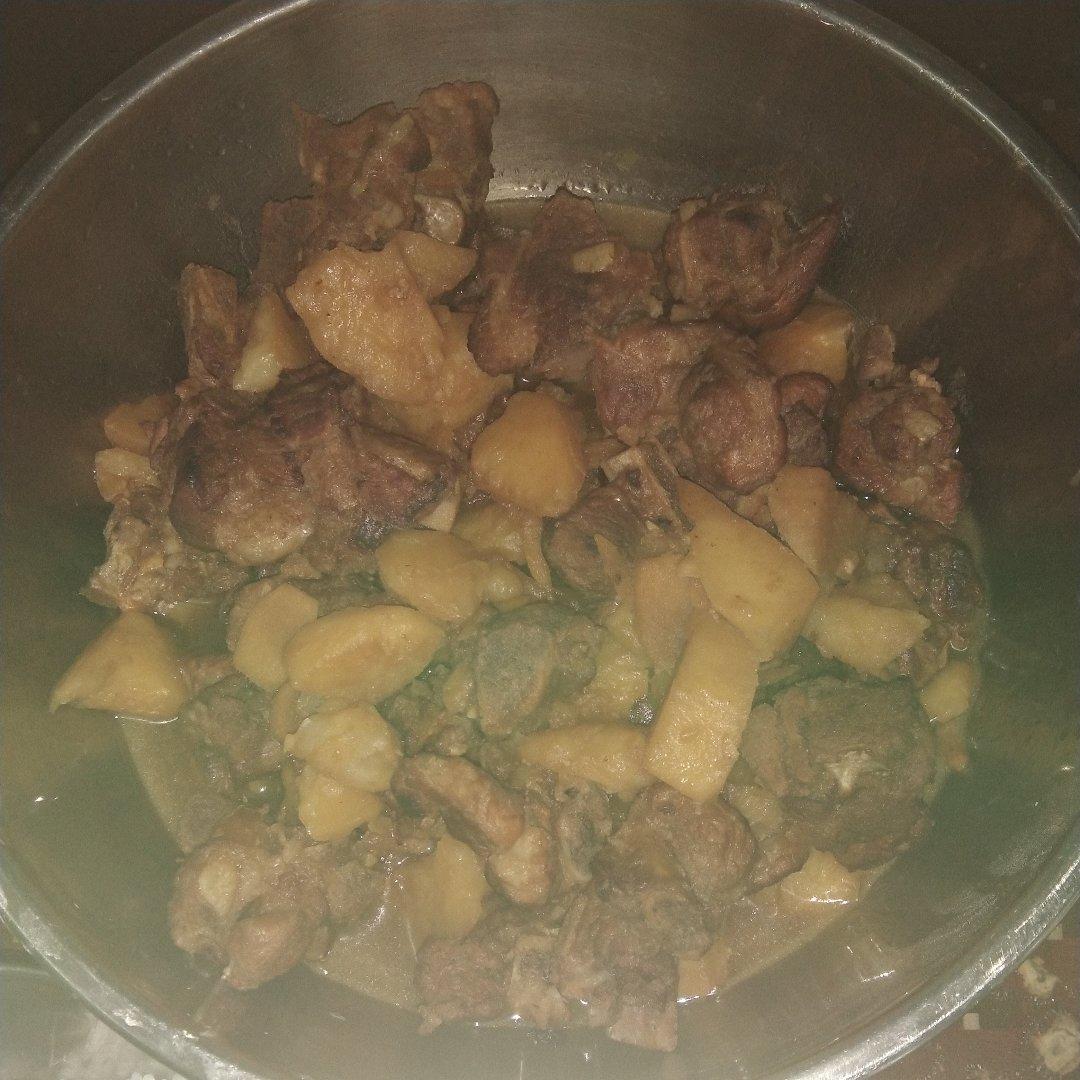 土豆焖排骨(广式）