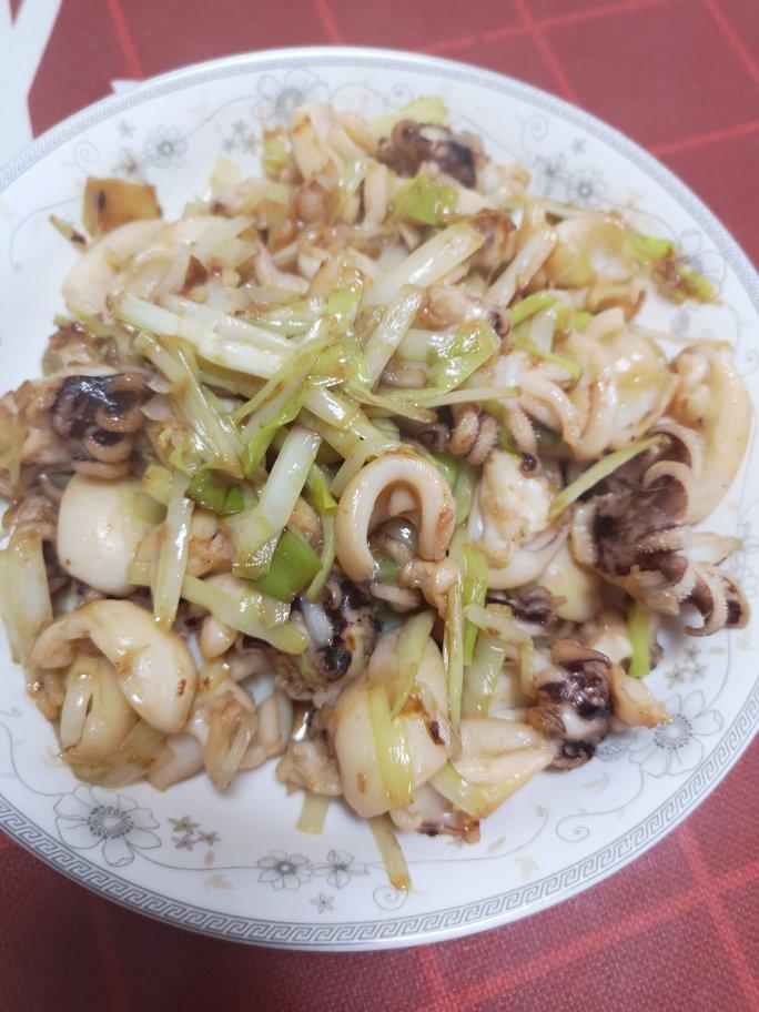 韭黄炒小墨鱼仔