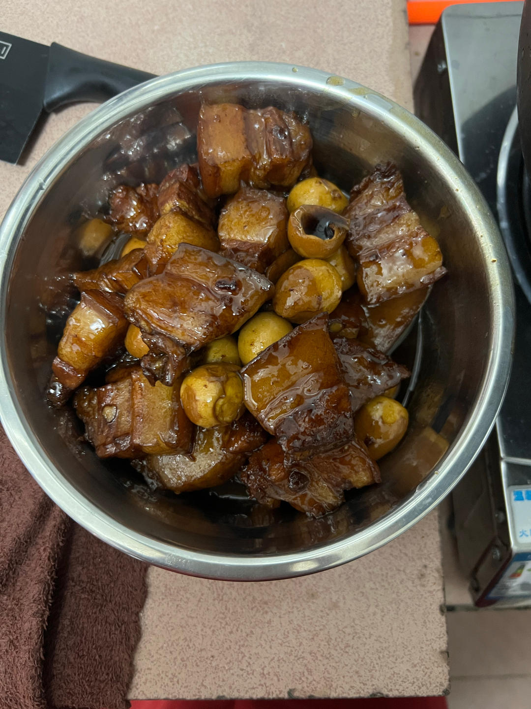 红烧肉炖鹌鹑蛋