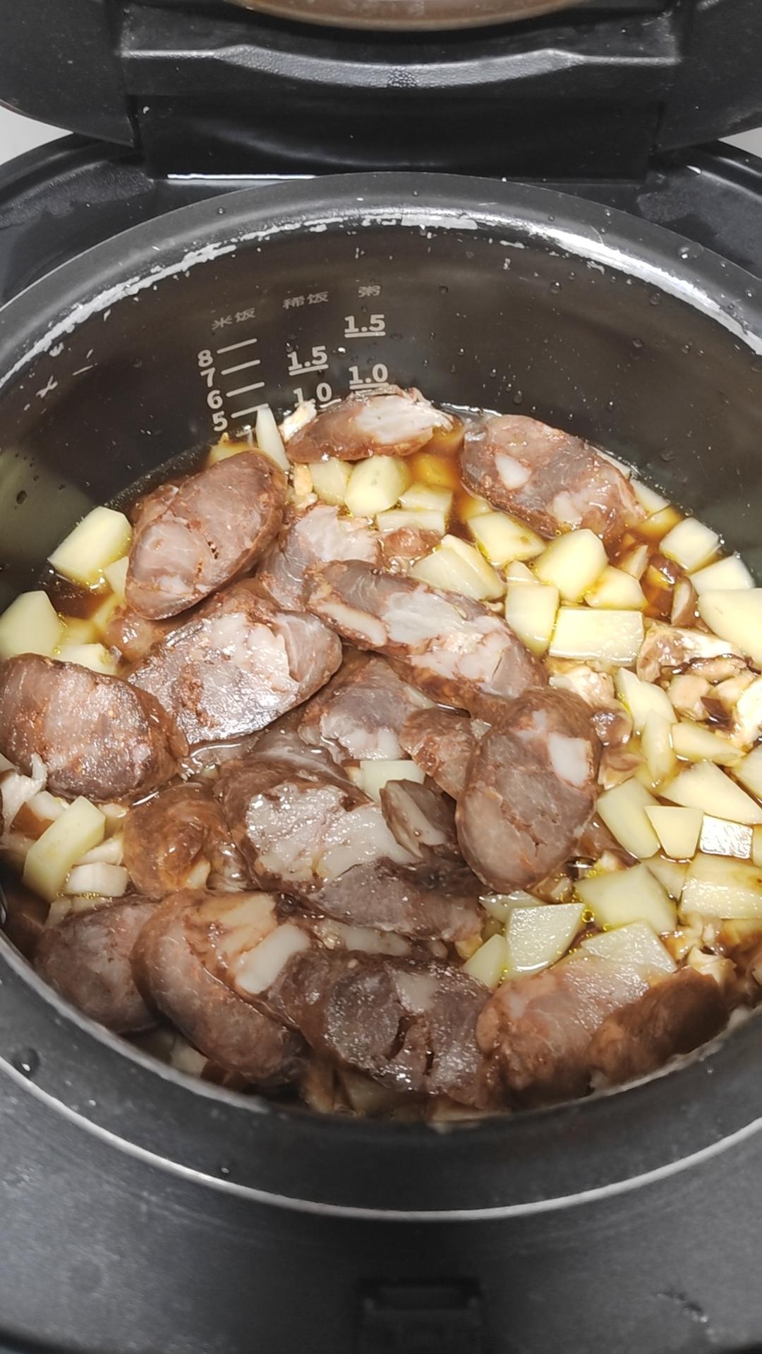 懒人电饭锅香肠焖饭/煲仔饭