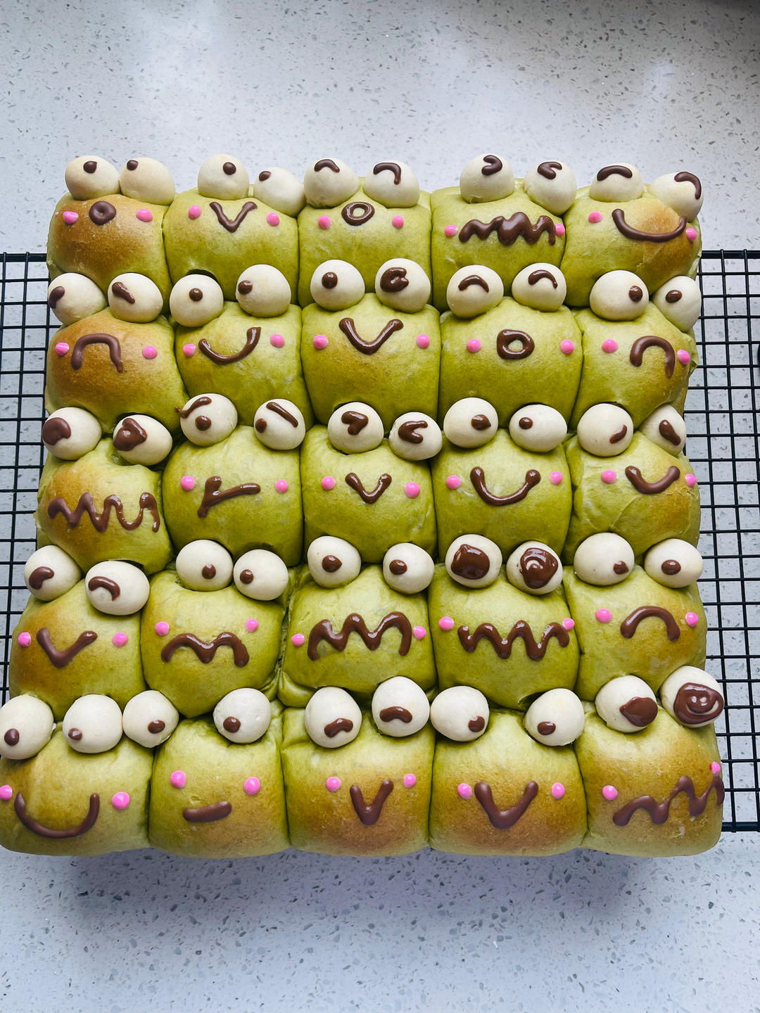 青蛙挤挤小面包