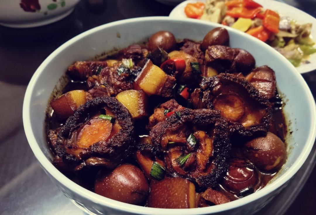 鹌鹑蛋红烧肉