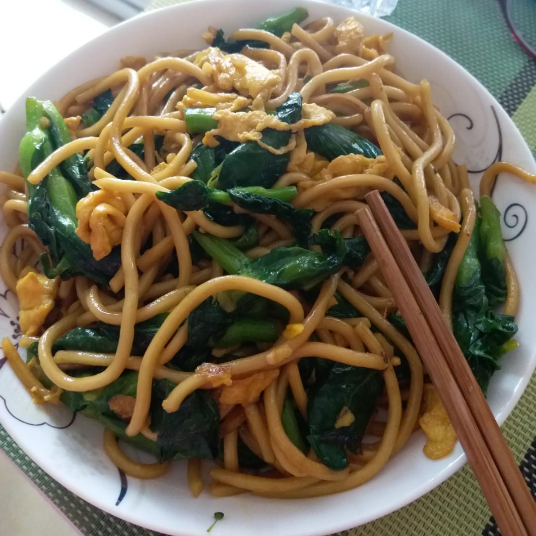 鸡蛋青菜炒面