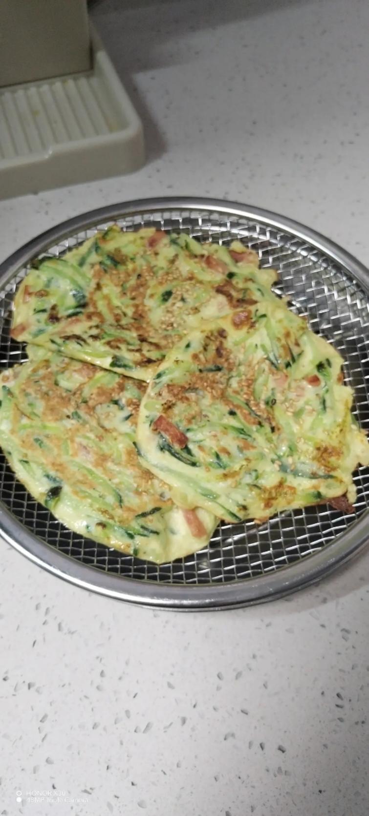 黄瓜丝鸡蛋饼