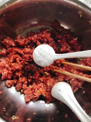 爆汁牛肉芹菜饺子🥟（附牛肉馅不干柴方法）的做法 步骤12