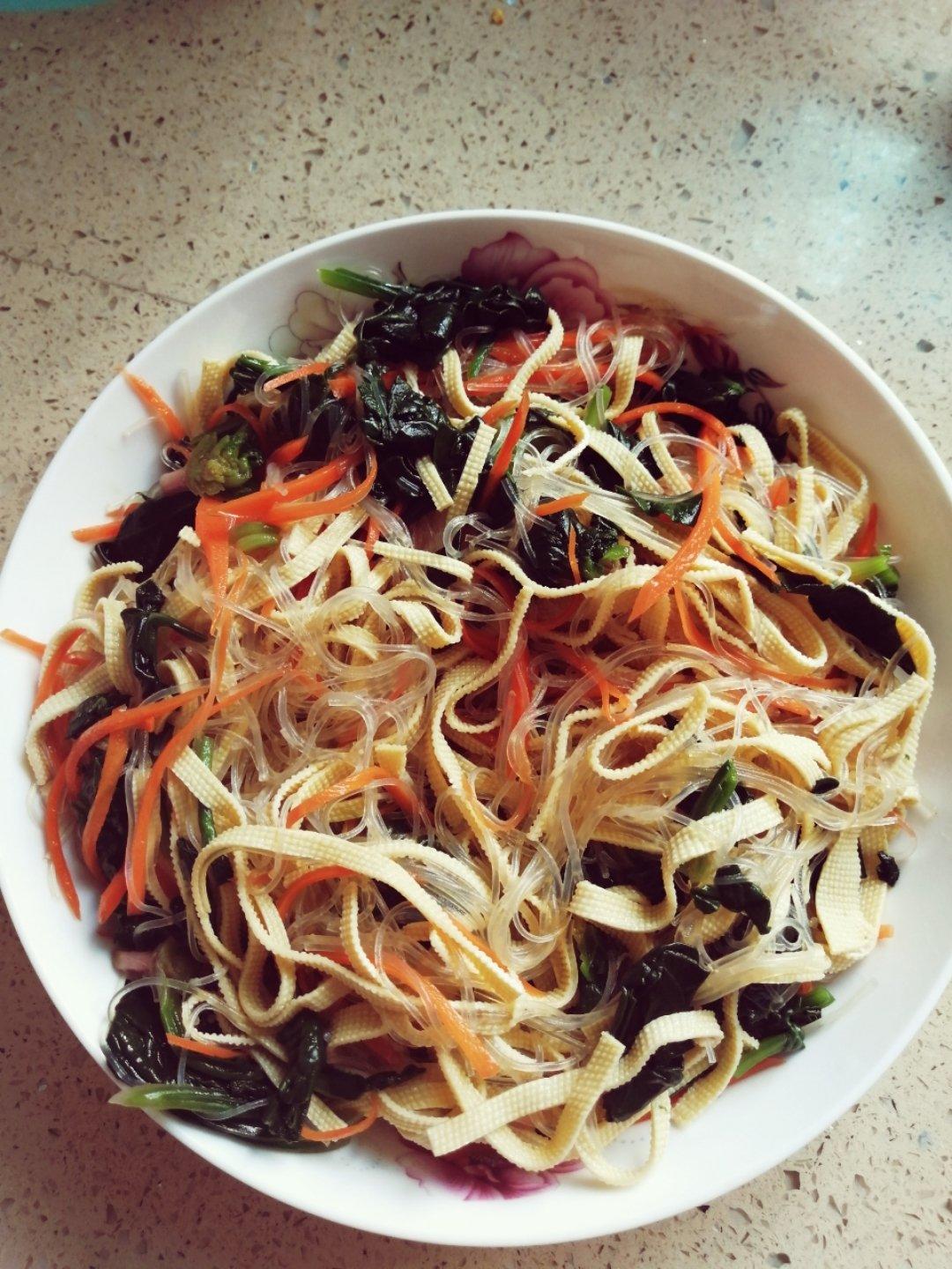 凉拌豆皮菠菜粉丝