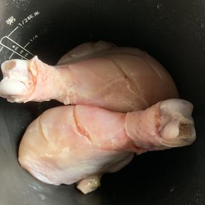减脂食谱：电饭煲卤鸡腿的做法 步骤2