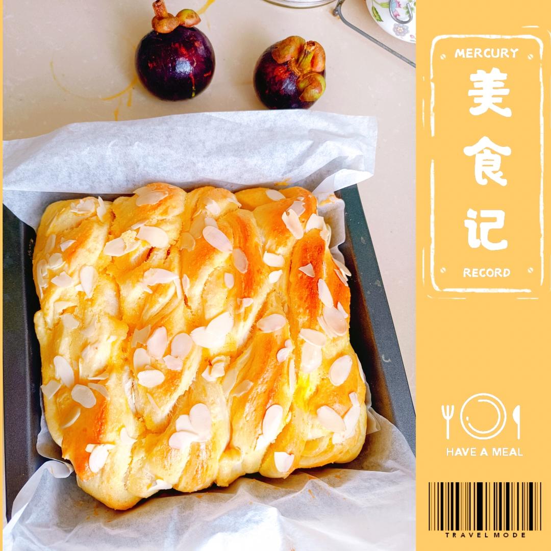杏仁奶酥面包