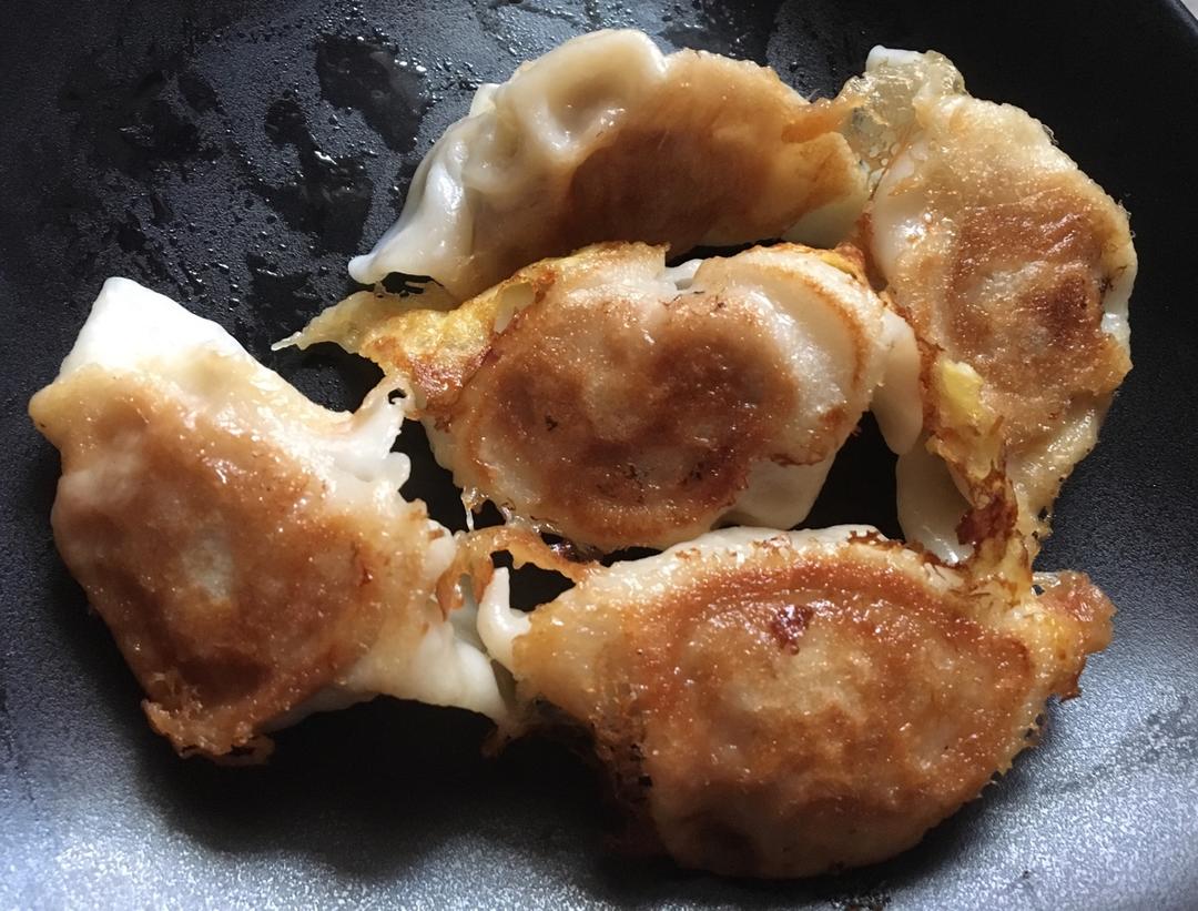 静薰做的脆底煎饺