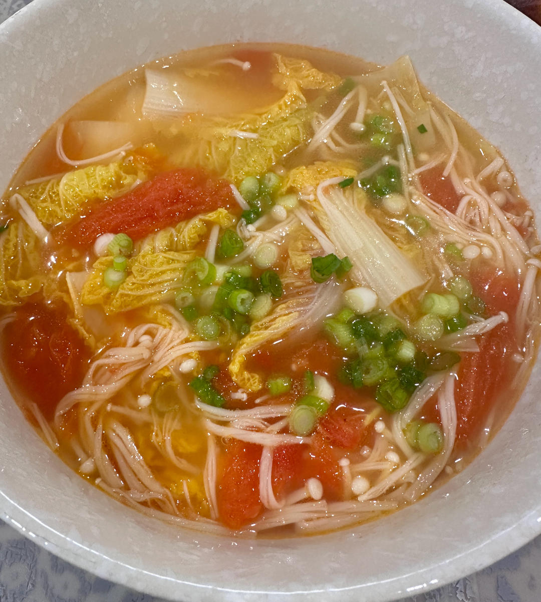 金针菇白菜番茄汤