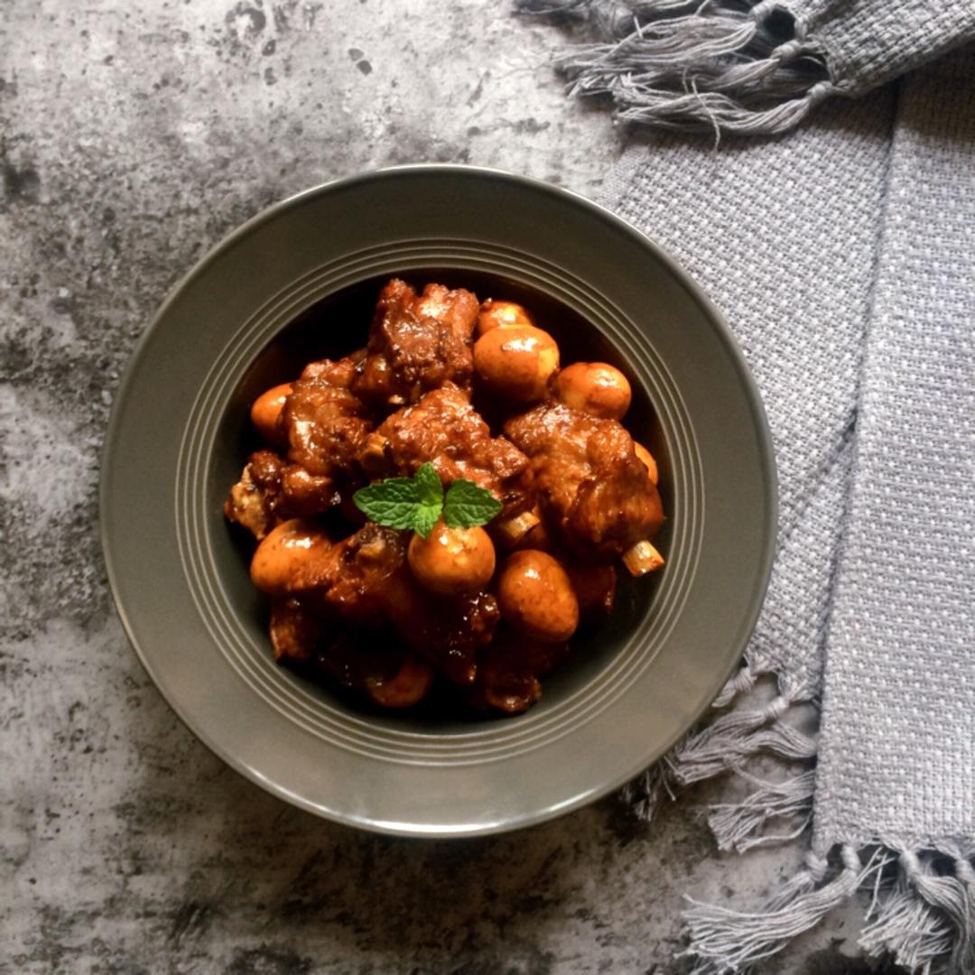 啤酒鹌鹑蛋烧排骨 附完美剥鹌鹑蛋壳的小技巧