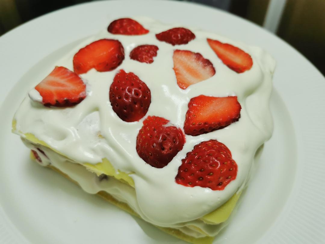 草莓千层，平底锅就能做，不用烤箱超简单