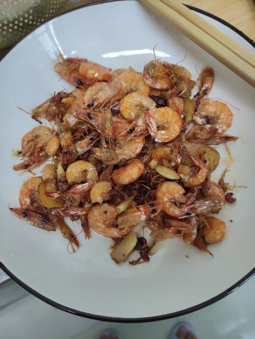 爆炒小河虾