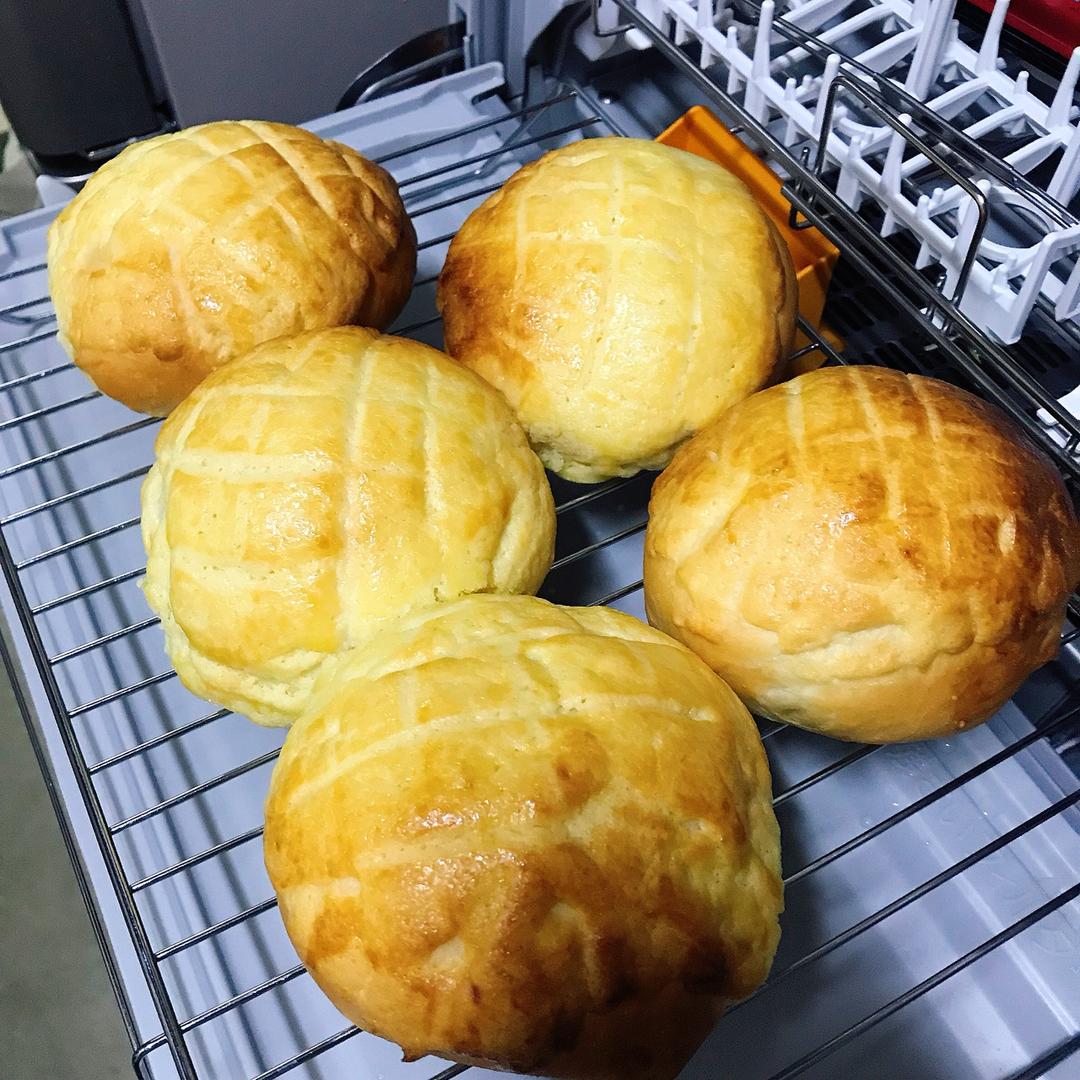 好吃到炸裂的港式菠萝包（附带制作酥皮的小视频）