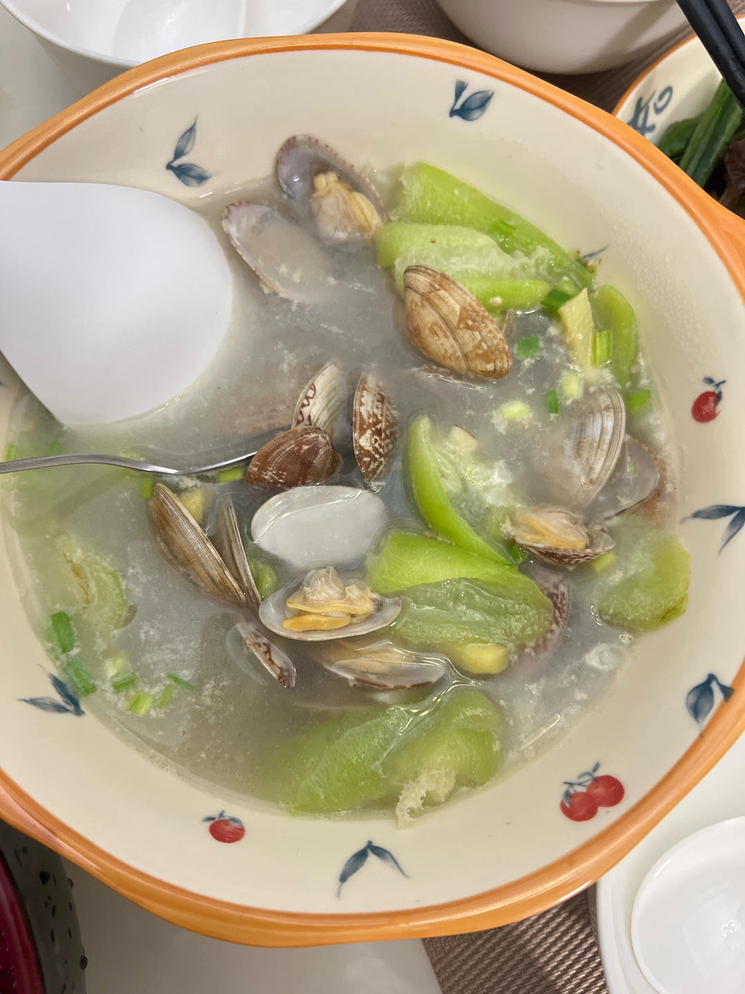 鲜掉眉毛的丝瓜炒花蛤，汤汁拌饭也是超级无敌！！