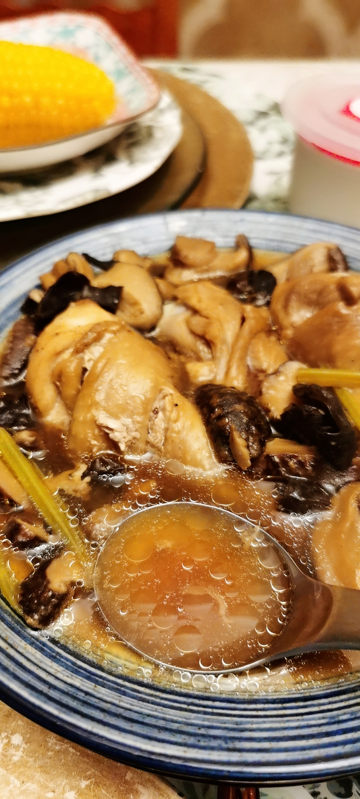 香菇蒸鸡腿/鲜鸡菌菇汤的做法