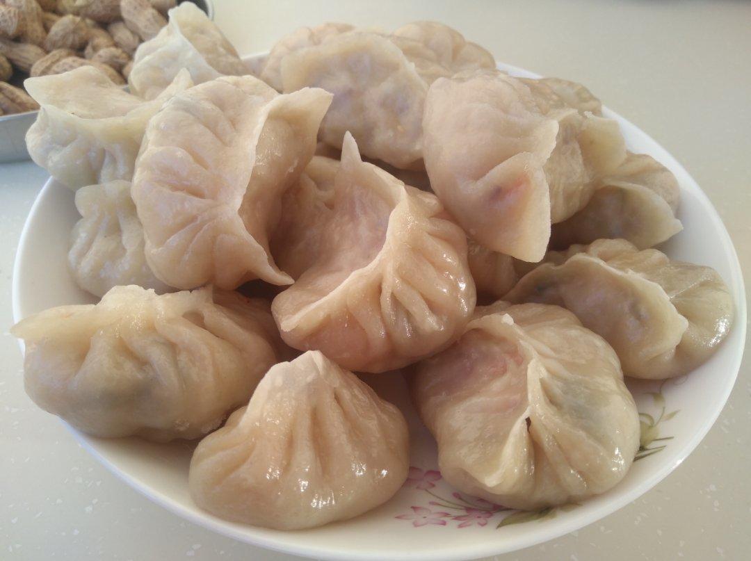 烫面蒸饺,内陷儿鸡肉,胡萝卜,洋葱,木耳,玉米粒儿,山药粒儿,大头菜