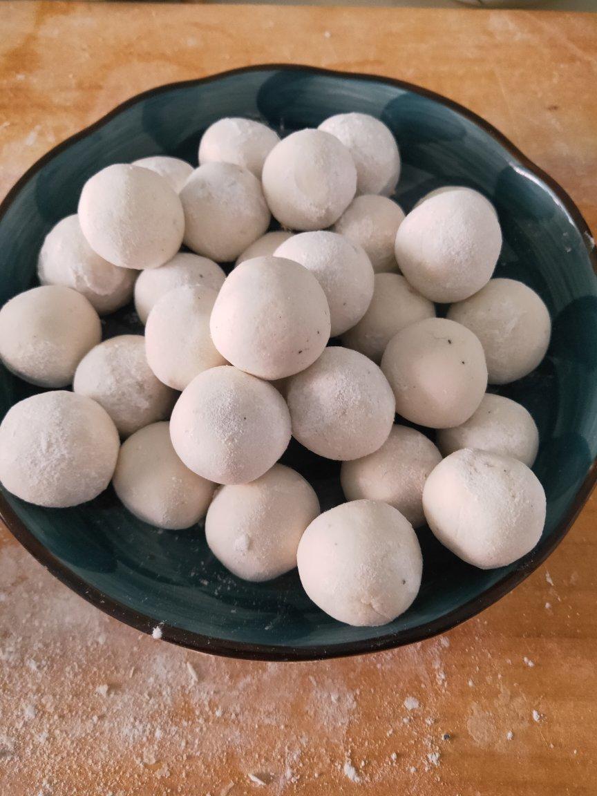 花生黑芝麻汤圆