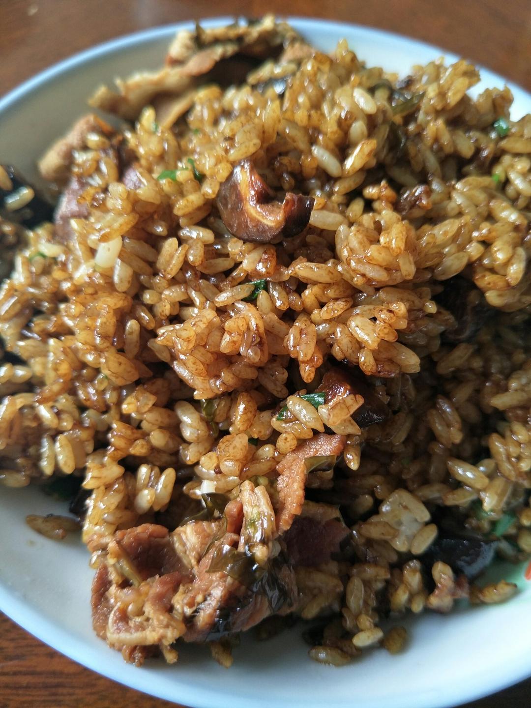 香菇酱油炒饭