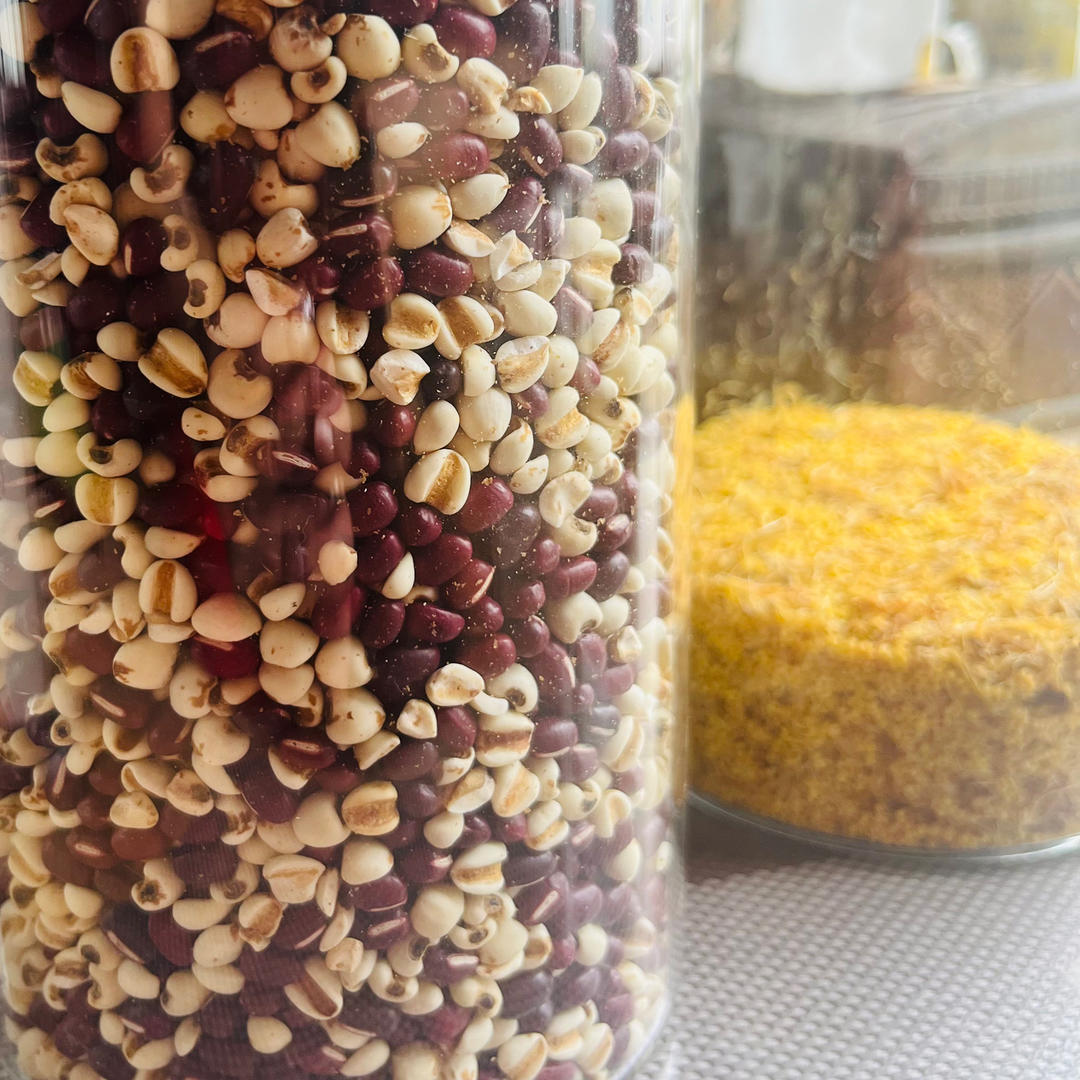 小姨妈炒薏仁和赤小豆（又到需要强力祛湿的时候，薏仁赤小豆煲水很多人都知道是祛湿佳品，但煮水之前的食材处理，务必小心）