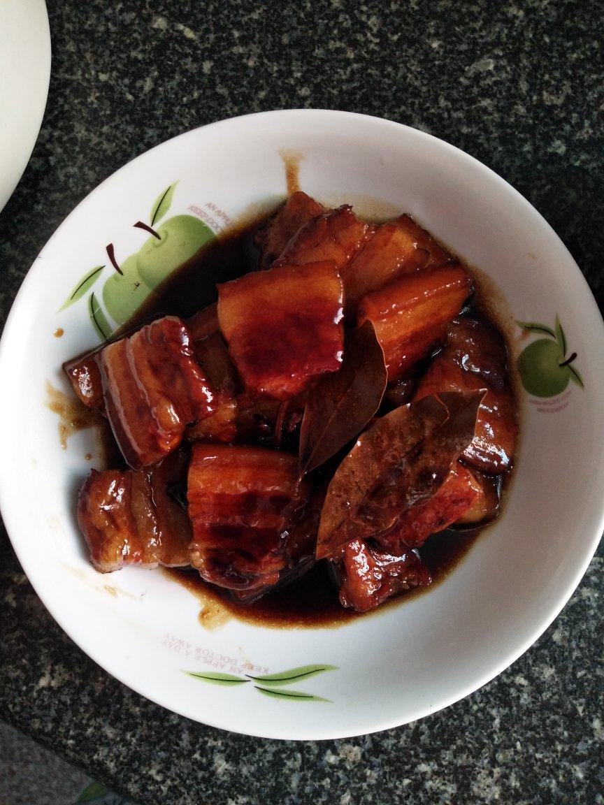 吃着碗里望着锅里的红烧肉