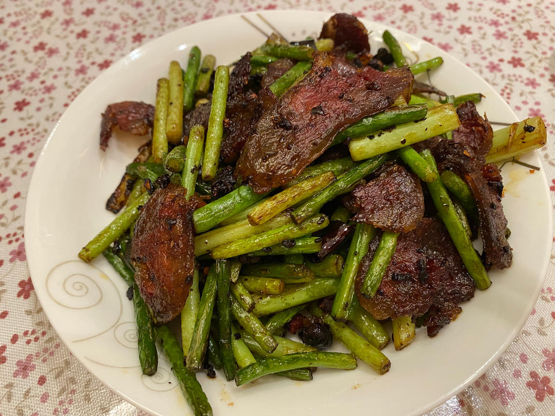 超级下饭的一道菜蒜苔炒风干腊肉