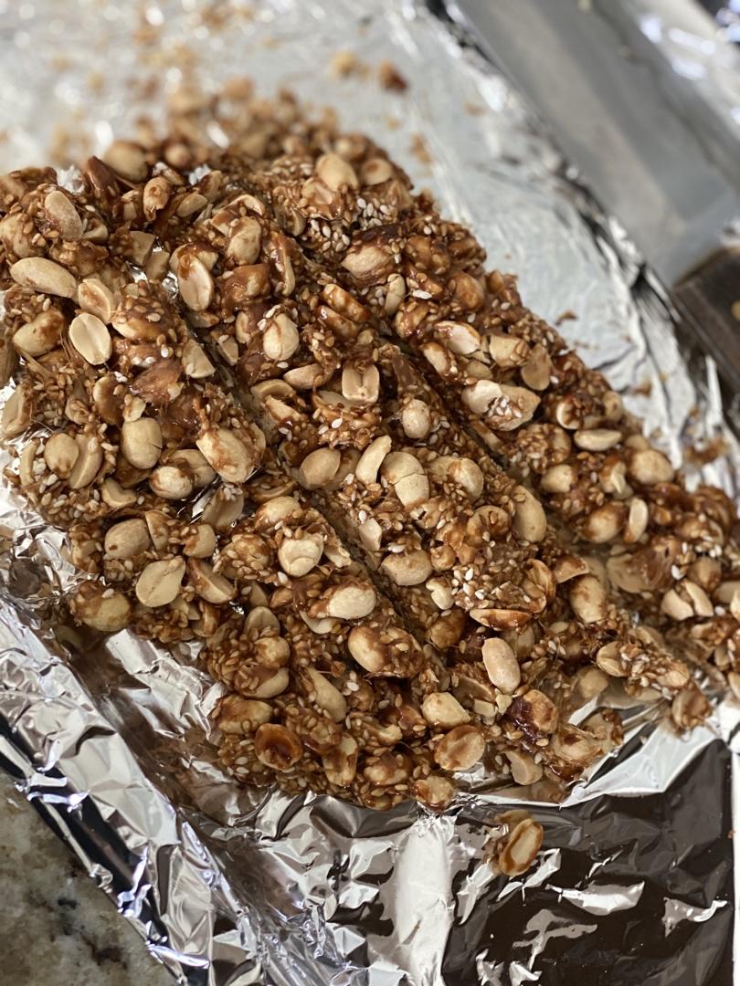 无敌好吃的芝麻花生糖