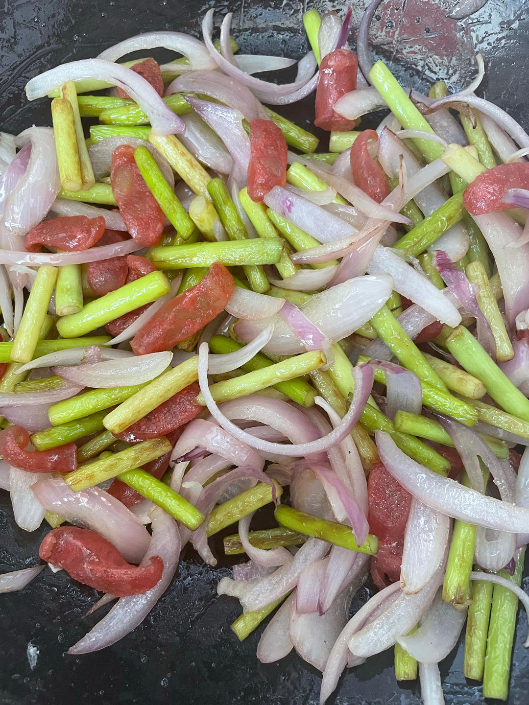蒜薹洋葱炒腊肠