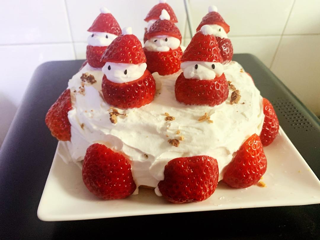 豆芽做的圣诞雪人草莓蛋糕