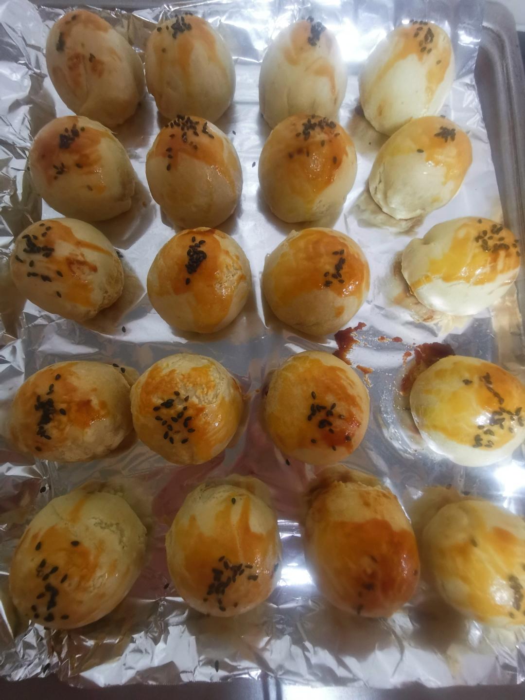 掉渣渣的蛋黄酥（超详细的方子）