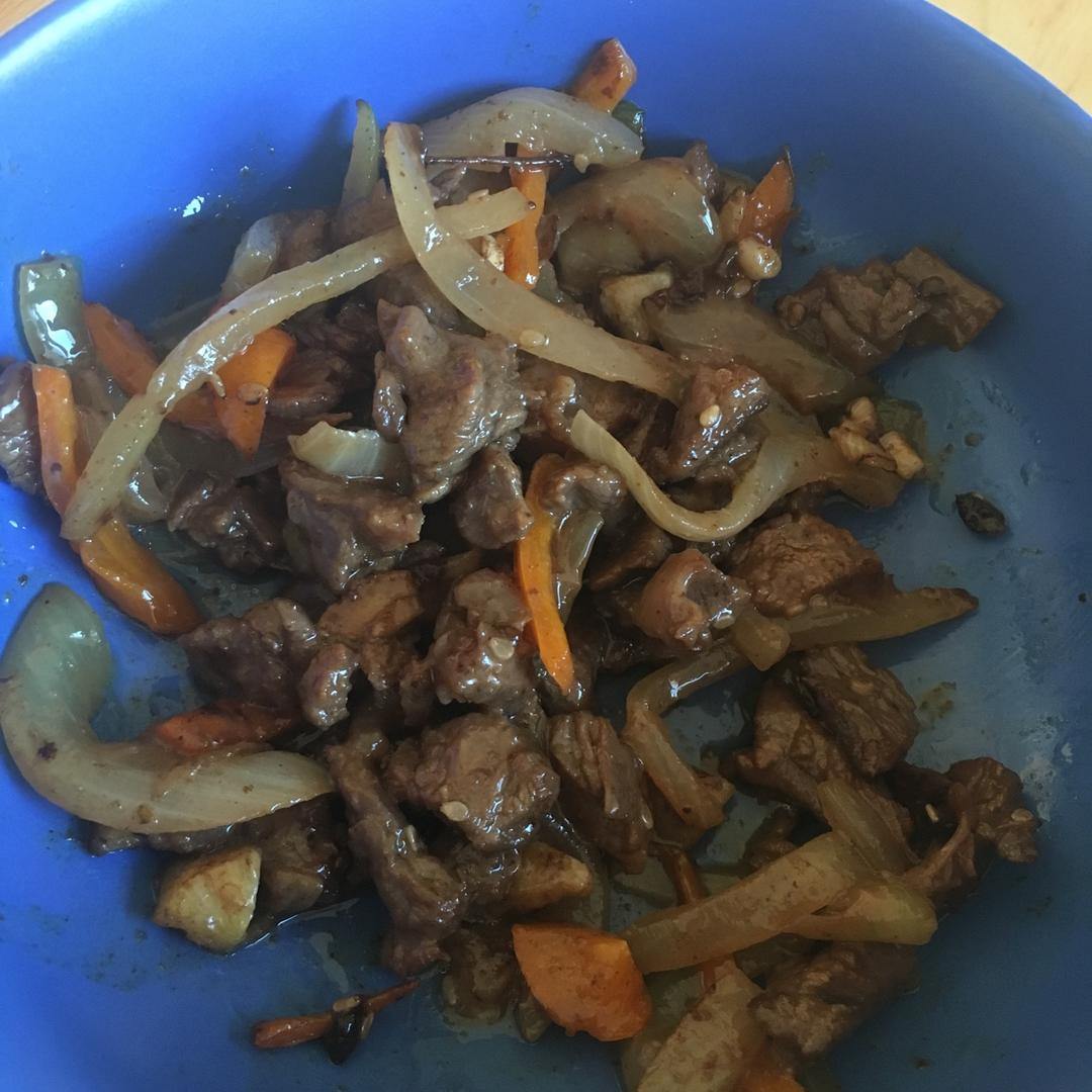 孜然洋葱炒牛肉粒