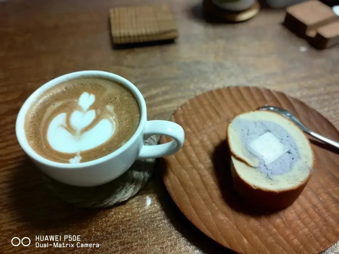 敲好吃的芋泥奶冻蛋糕卷